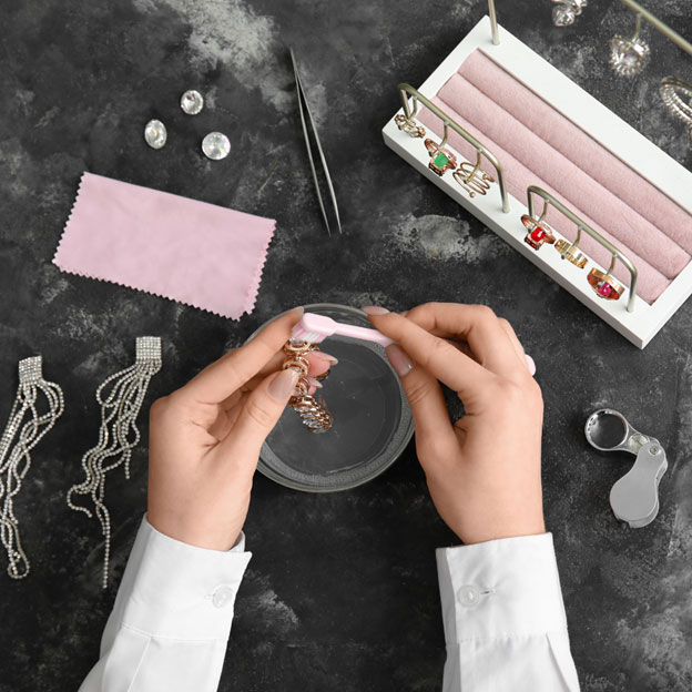 diamond jewellery clean