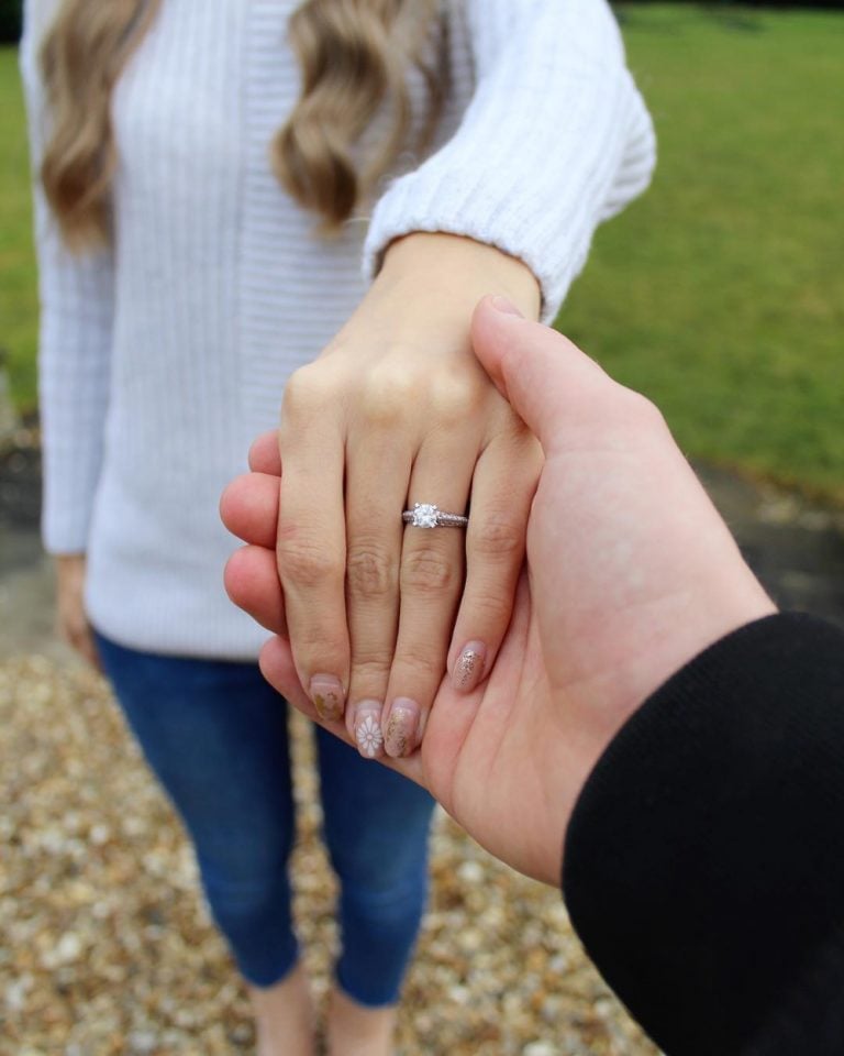 Fiance's bestie steps in with 'genius' trick for engagement photos as 'ring  doesn't fit' - Mirror Online