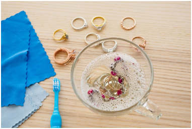 Your Guide to Effectively Cleaning Diamond Rings