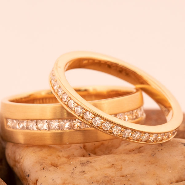 Natural Gold Engagement Rings at best price in Sangrur | ID: 22550852391